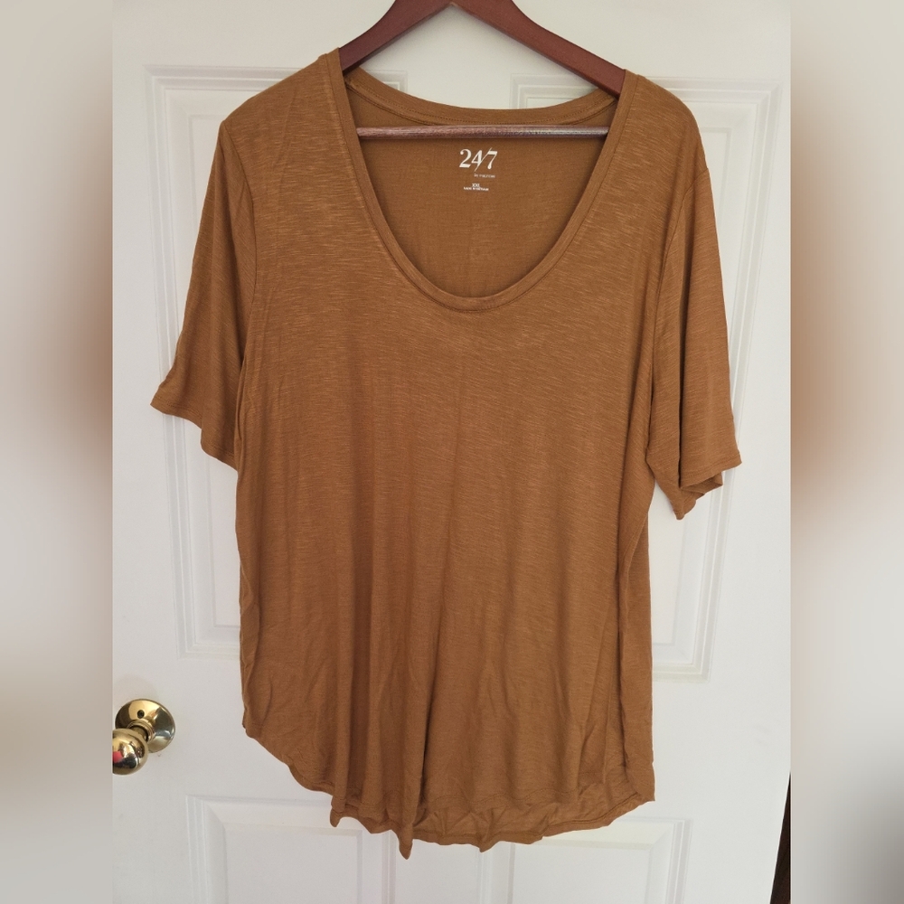 NWOT Maurices 24/7 Size XXL Scoop Neck Tunic Length Tee Brown